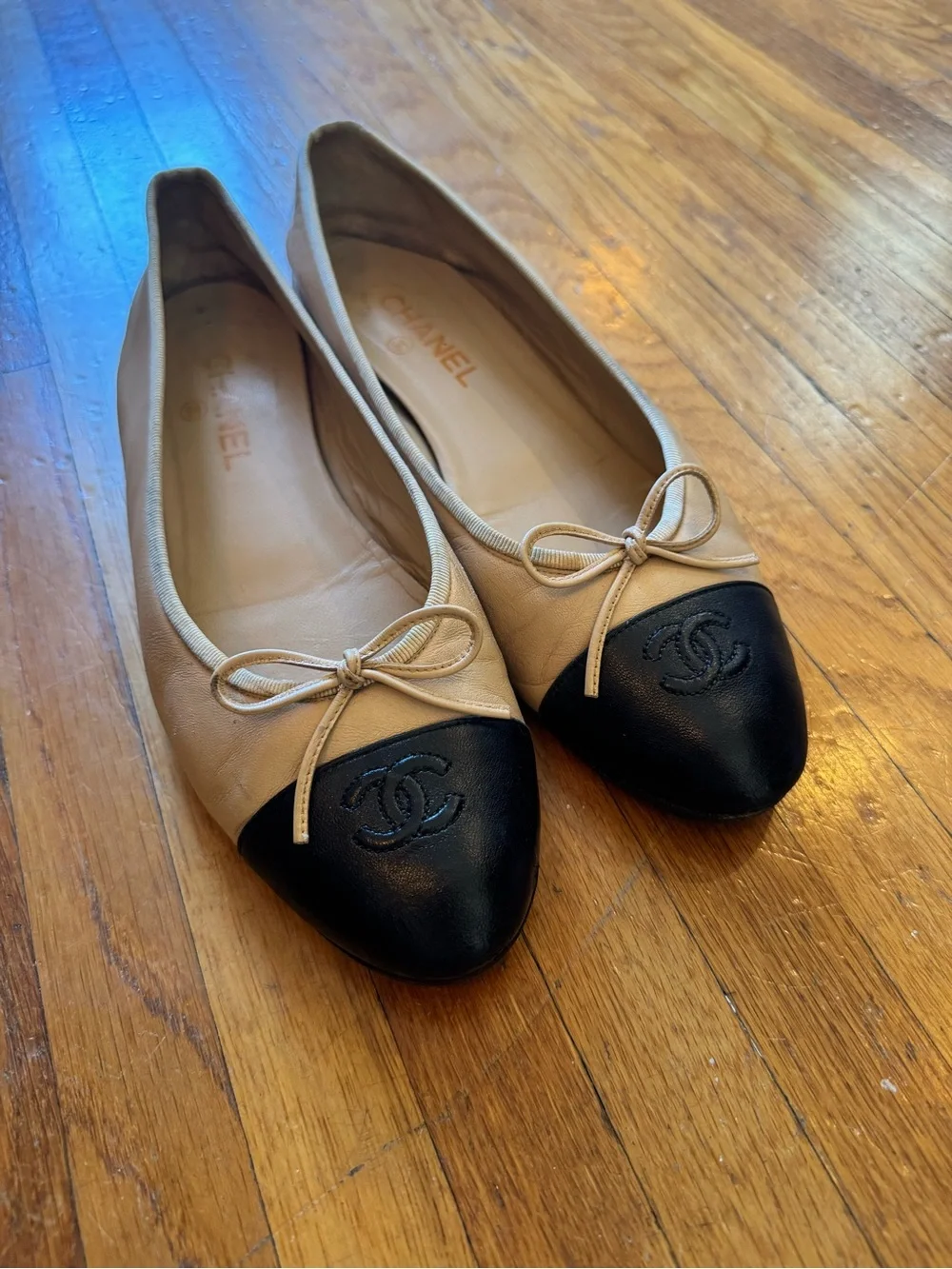 CHANEL Beige Leather Ballet Flats with Black Cap Toe and Bow size 42